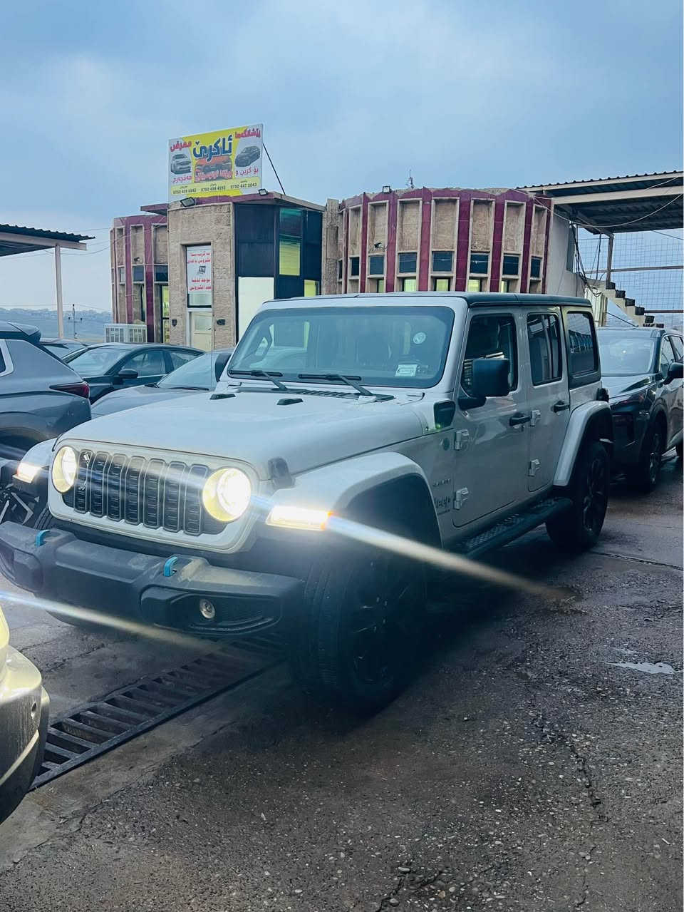 Jeep Wrangler Sahara 4XT (4WD) 2023
GAS & HYBRID & ELECTRIC 
مواصفات فوول سحاري
بنزين و هايبريد و كهربائي 
واحد جملغ خلفي مصبوغ و ارباك بس ستيرن طاك و مرجع بلادي
سعر 268 و مجال
عنوان / معرض عقرة 
*********** واتس آب موجود اكر, نينوى
