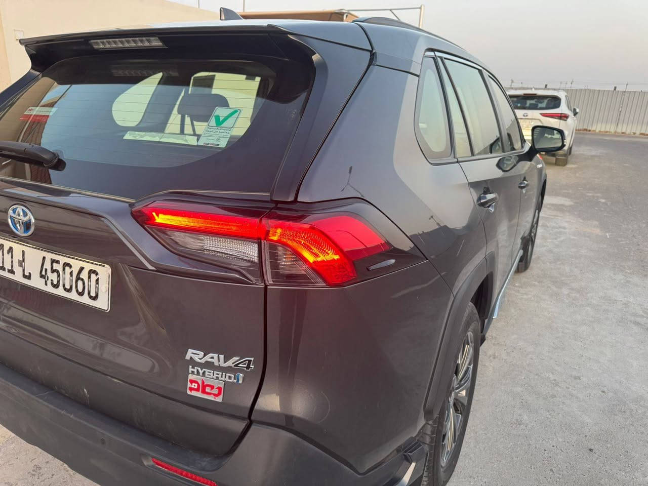 السلام عليكم
تويوتا راف فور ٢٠٢٤ 
خليجي  كفاله عامه 
رقم بغداد باسمي 
ماشيه ٢١ الف  بعده بالضمان  
ضمان شركه البعاج 
محرك  ٢ونص هايبر  
فول مواصفات  
فور ويل 
بصمه تشغيل  تشغيل عن بعد
دخول ذكي 
شاحن وايرلس 
حساس امامي خلفي
مري شفط 
زنون امامي  لد خلفي
وضعيات قياده  كروس سرعه
شاشه زائد كامره
مكان السياره ديوانيه
***********
*********** 
السعر ٣٠٠ ورقه وبيه مجال
