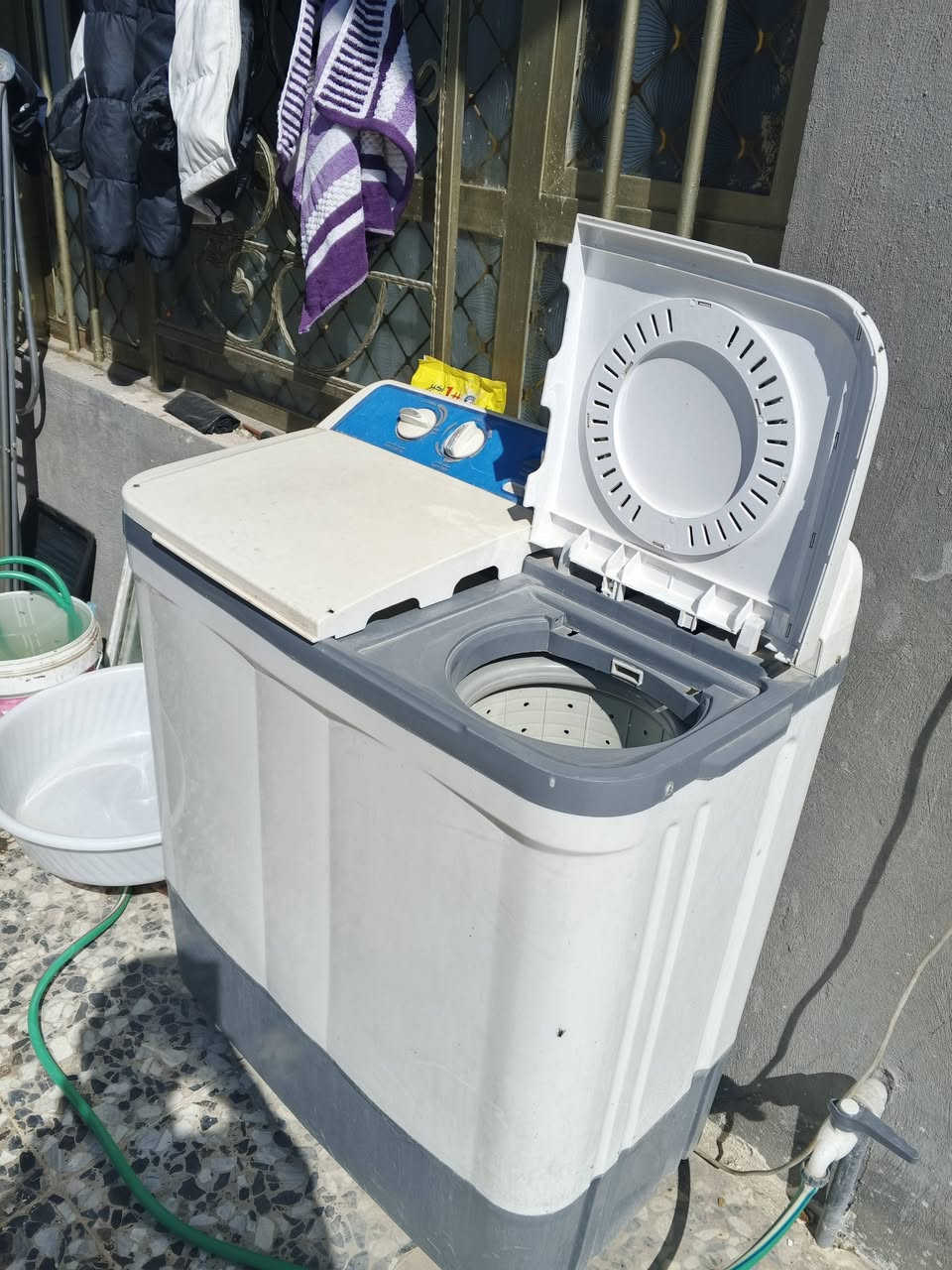 كاونتر خشب لبيع جديد استعمال قليل وغساله اصليه ياباني لبيع ***********
