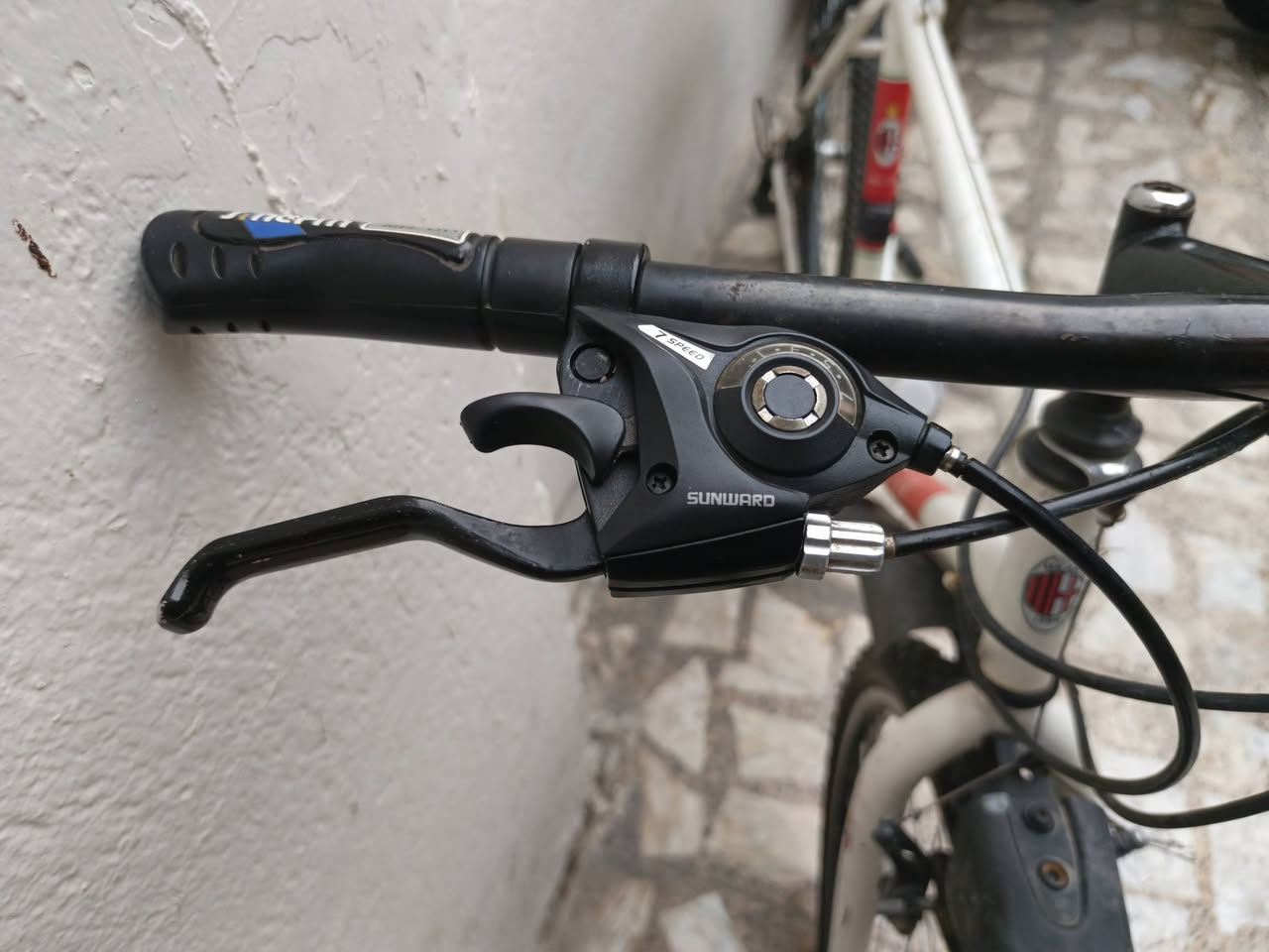 السلام عليكم
للبيع بايسكل (AC Milan) 
سستم شيمانو ياباني 
كير ٣*٧
السعر ١٢٠ 
‏‪***********‬‏
