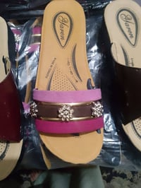 يوجد لدينا شحاطات نسائيه تركي طبي قياس من 36 إلى 40 بيع شلعه كل الكمية...