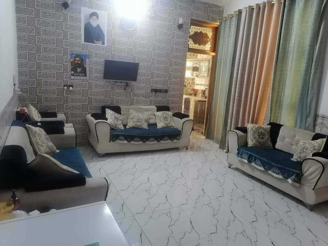 مكلف ب النشر 
بيت للبيع مساحه 125بناء حديث
موقعه القاطع قرب مدرسة الصفوة
استفسار اكثر الاتصال ع 
الرقم ***********
غير متواجد ع الفيس بوك
