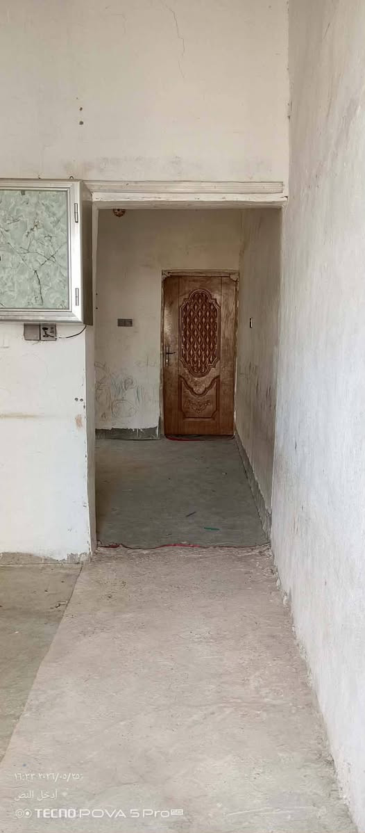 بيت للأيجار فقط ١٠٠ متر بالكوفه علوة  الفحل كامل كهرباء ماء   بي غرفه وصاله ومطبخ ودراج وطارمه
*********** واتساب
