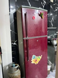 ثلاجة حجم كبير سعر ١٣٠ عنوان حي جهاد 07706043378
