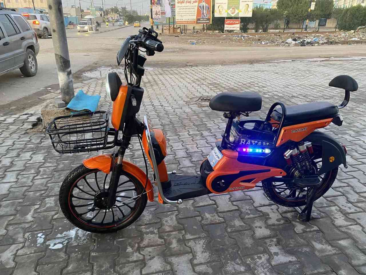 السلام عليكم دراجه شحن ونضيفه بمعنه الكلمه وحلوه ما ناقصهه أي شي صارلهه 15 يوم من اشتريتهه بس محتاج وريد ابيعهه 425 سعرهه وهذا رقمي ***********
