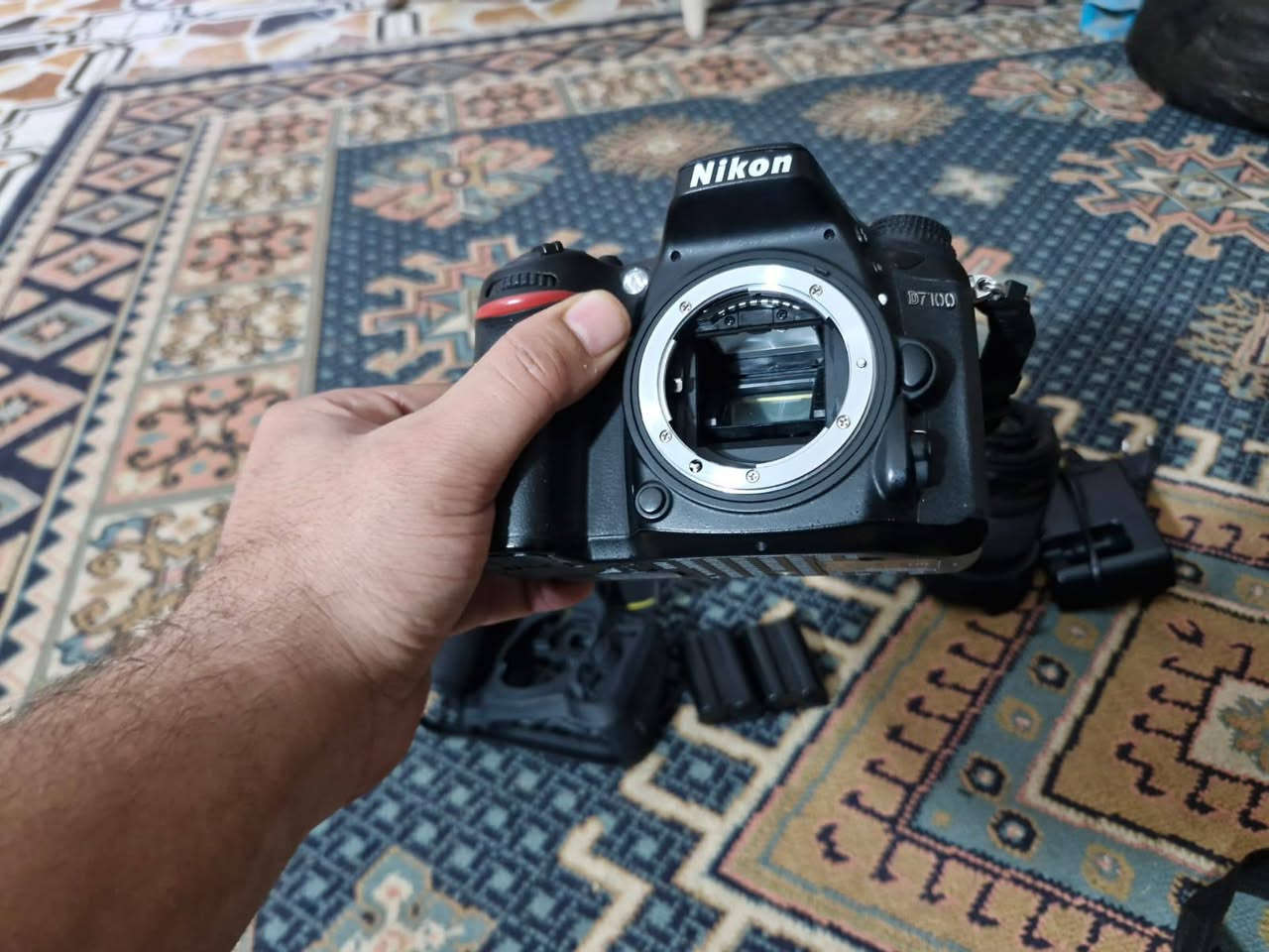 سلام عليكم كامره نيكون 7100 جديده ابمعنا الكلمه ملحقاتها بطاريتين وشاحنه وكراب مكاني ديوانيه ويوجد توصيل لكل المحافضات ***********
