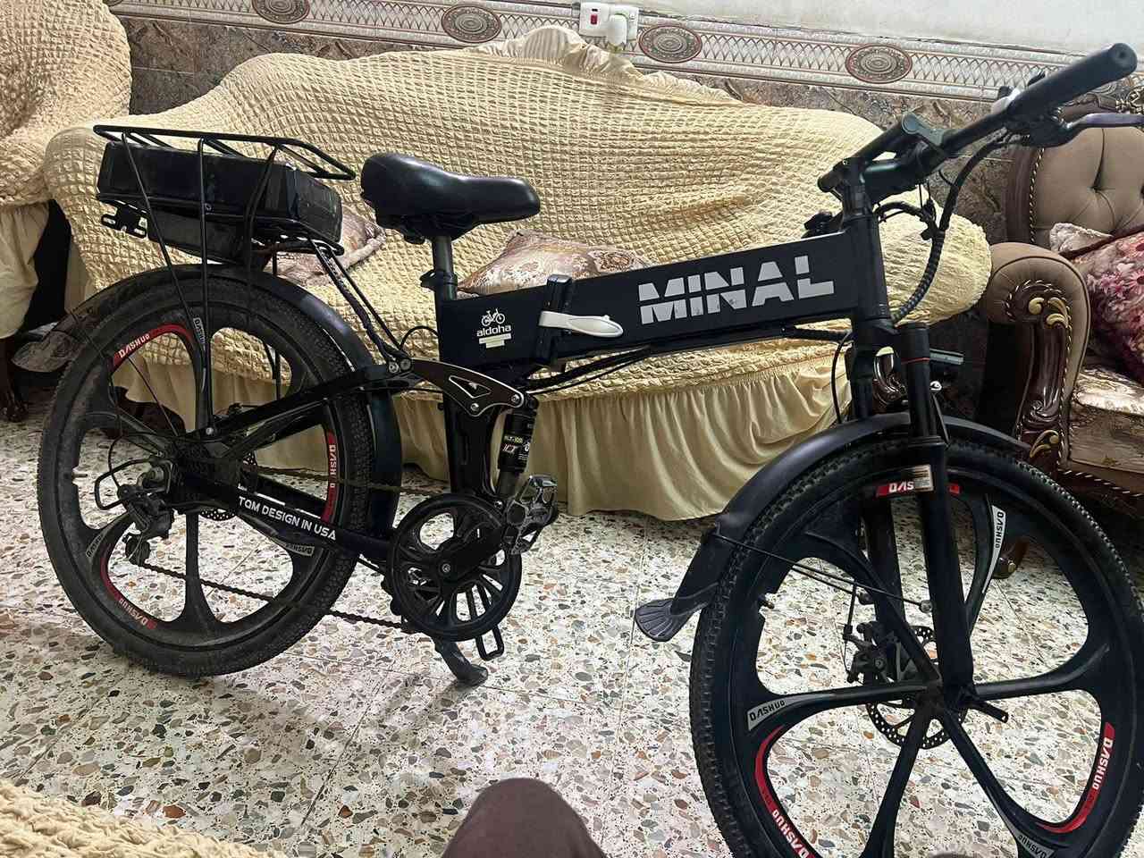 السلام عليكم دراجه شحن من معرض الدوحه دبل بطاريه ليثيوم بطاريه خارجيه وبطاريه داخليه تمشي بالشحن الوحده 56 كيلو واذا ويا المساعد تمشيك مسافه اكثر  الجديده معروف سعرها مليون ونص ابيع لك اياها ب 700,000 ***********
