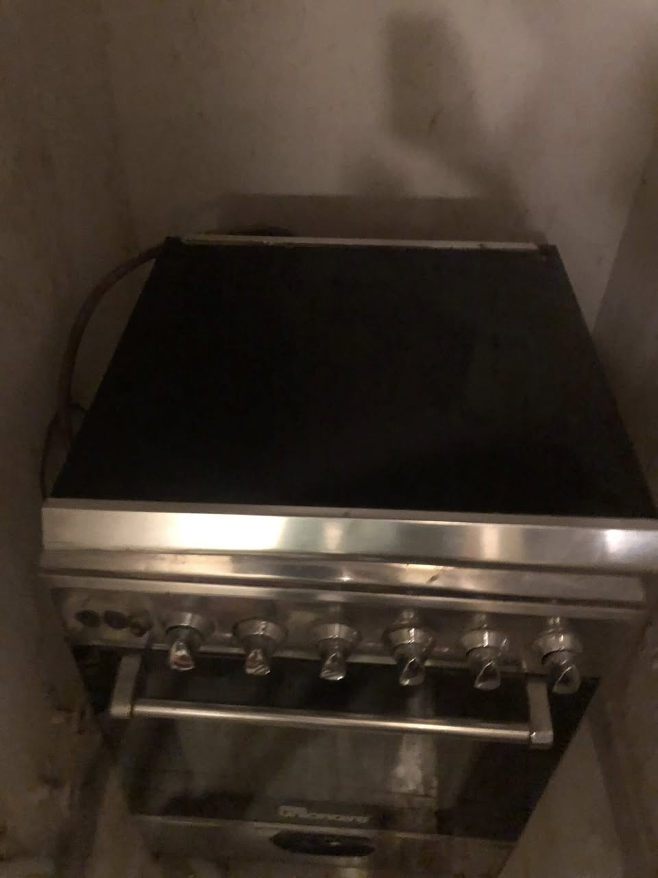 سلام عليكم طباخ مصري للبيع سعره ٦٠ العيون مالته موجودات عنواني الدوره الرقم ***********
