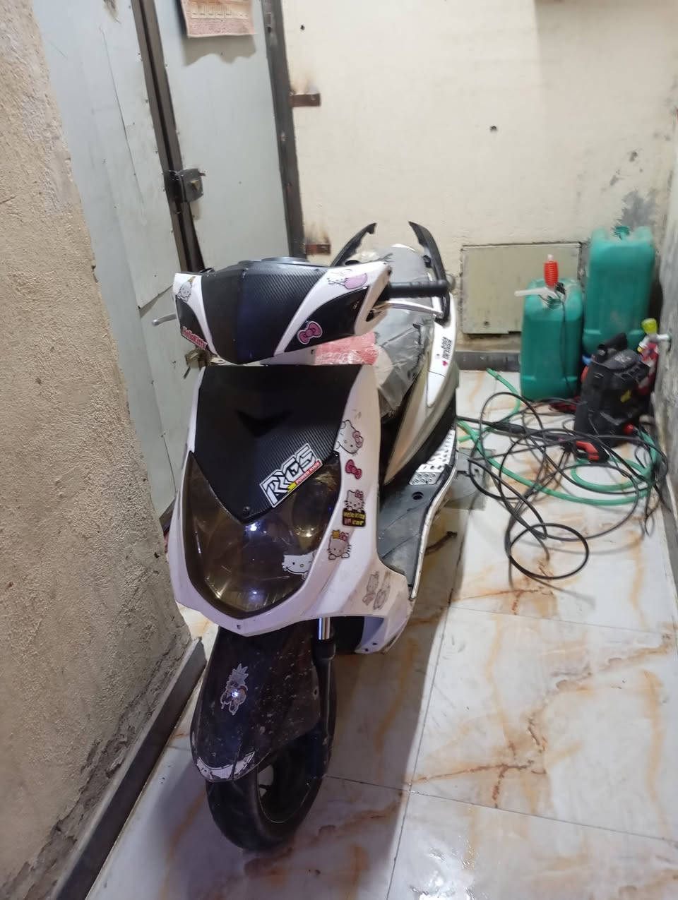 السلام عليكم سكنس فحل دراجه كابريتر الدراجه نضيفه وخير من الله مرتبه وحلوه بيه كم نقص خارجي دراجه ماشاءالله وين ما جان اروح بيه وأبد ما موكفتني الشراي يتصل (***********) المكان بغداد الغزاليه
