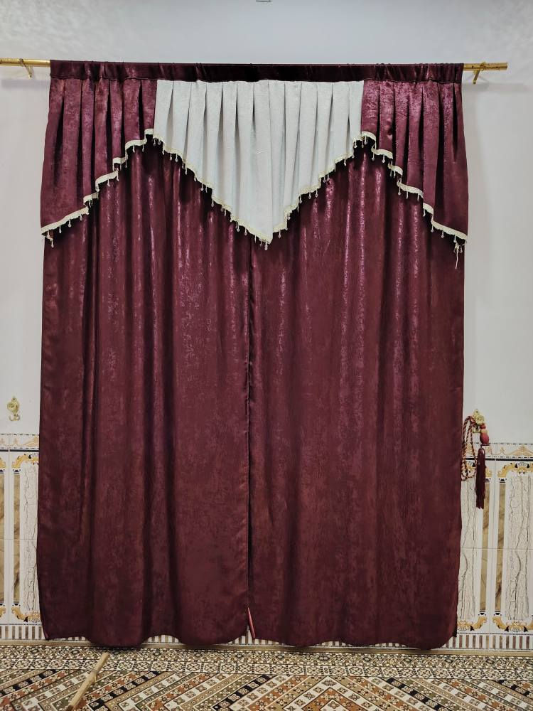 سلام عليكم
شباك
2.5×2
 طول مترين وعرض متربن ونص 
الاطار ساگية حديد. ثقيل  
كامل وياه جام 

....................................... 
بردات تفصال عدد 4 
١/ارتفاع 3وعرض 3 
٢/مالت الباب 3×3

والباقيات مترين ونص. ×3
التواصل واتساب *********** السماوا, المثنى
