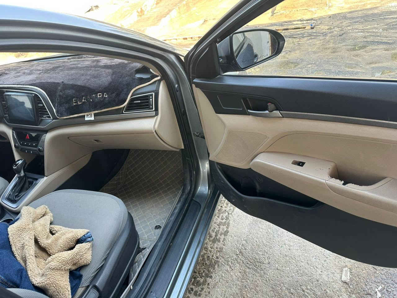 النترا 2017
خليجي مكينه 2000 
كفاله كفاله عدا بيه 2 بارد 
سياره رقم بغداد تحويل شرط 
مواصفات خليجي معرف
 حساسات خلفية
 اشاير بالمري  
تحم تاير جديد باتري جديد 
سباره مال جناي ماتخسر علية الف ماشيه 120
سعر 135 وبيه مجال 
***********
