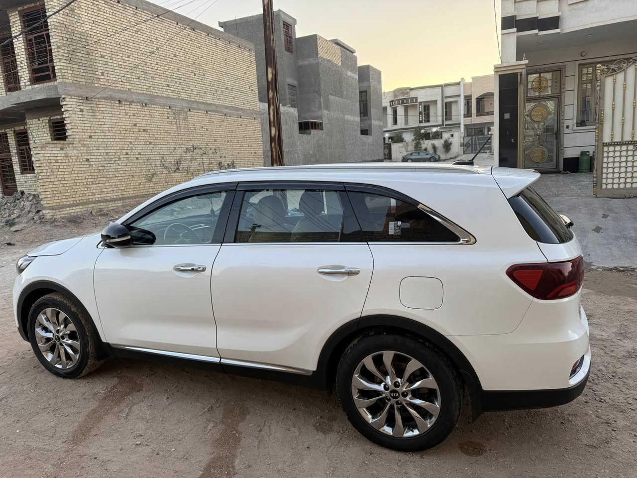 اسلام عليكم سورنتو 19 مكفوله من صبغ و بارد و تبديل بيه شدوخ بصيطه مكحله محرك و كير مكفولات ع وضع الشركه 6 سلندر ماشيه 90 رقم اربيل مميز سنويه بسمي موصفات السياره كشانه جلد كهرباء 7 راكب 3 قطع تبريد بردات خلفي كامره دوار 360 سياره بعد احلا من الصور شدتين و 28 ورقه بيه مجال بصيط مكان السياره فلوجه 
***********
***********
