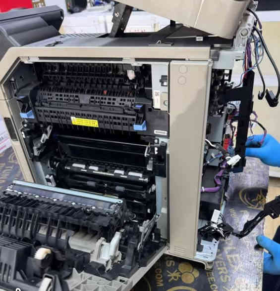 مكتب النور 
لبيع وشراء الحاسبات والطابعات الجديدة والمستعملة 
صيانة وتجهيز مستلزمات الحاسبات والطابعات 
العنوان قضاء الفجر شارع 30
 مقابل ايرثلنك قضاء الفجر 
استفسار 
استاذ كاظم  ***********
منتظر العيساوي ***********
