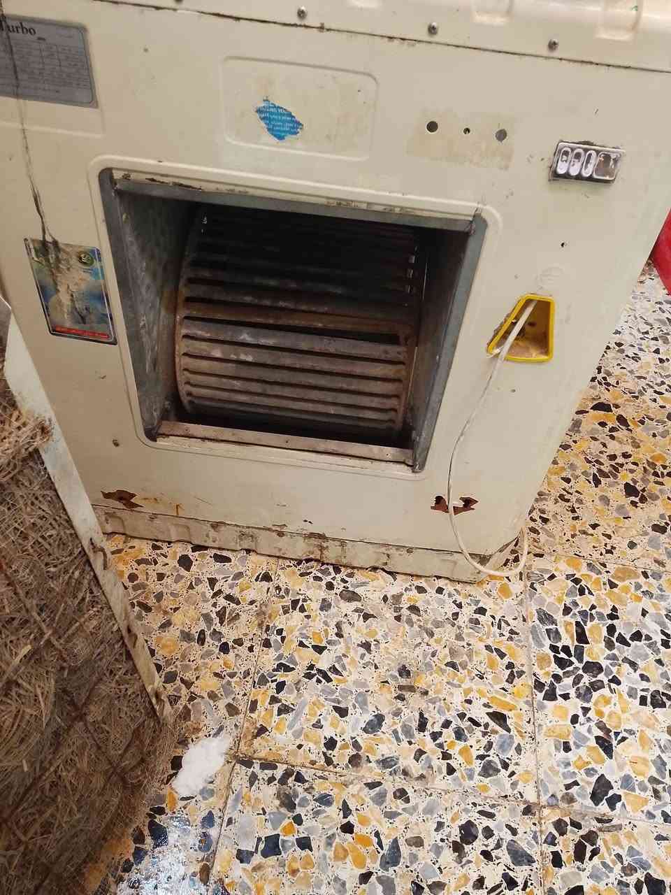 مبردات عدد 2للبيع الزركه بدون ماطور واتر بم موجود والثانيه شغاله دبل واتر بم نضيفات اتصال على هاذه الرقم *********** او خاص بس مو دائمن عنت موجود للعنوان نجف الاشرف حي الأنصار
