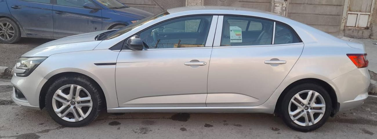 رينو ميكان 2021 شركة مكفولة عدا شبر بارد بذيل الجاملغ الايسر الخلفي سيارة جاهزة من كلشي مابيه نقص باسمي سنوية وهزة جديدة السعر 110 وبيه مجال كلش قليل مكان بغداد حي المعلمين مال الامين ت***********
