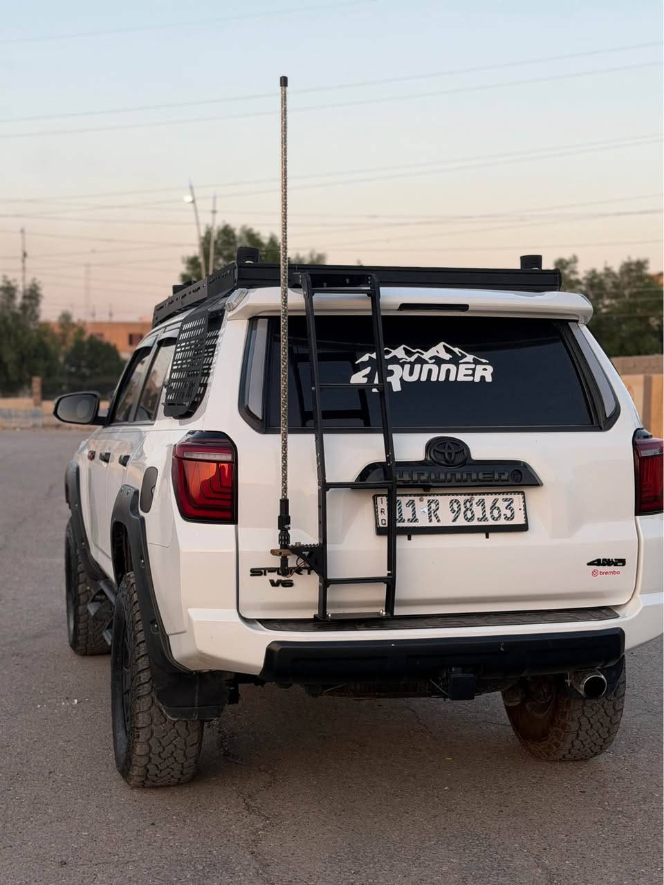 السلام عليكم 
تويوتا فورنر 
TRD OFF ROAD 
2023 
لون ابيض

سياره مزوده ومعدله على اخر حباية 
تريد بس واحد يركب ويكشخ 
سياره جاهزه وما ناقصها شي الحمد لله 

اي استفسار اتصل على رقم *********** سامراء, صلاح الدين
