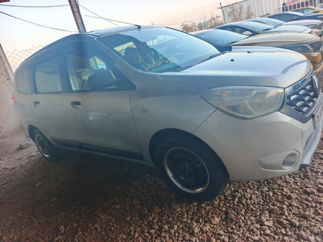 ياالله
السلام عليكم
رينو لودجي
موديل 2019
كفاله عامه
كير عادي
مكينه تبريد حداديه
تخم تاير 
رقم قادسيه 
اني مكلف بالنشر
والرجال عارضها ب100 وبيها مجال
***********
***********
مكان الديوانيه الحمزه الشرقي
