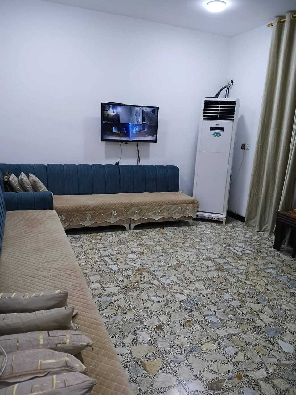 للبيع 
بيت للبيع ١٠٠متر مربع بناء قاط واحد غرفه نوم  واستقبال ومطبخ وصاله صغيره وطرمه صغيره العنوان زراعي حي الاسرى بفرع سكلة شامل 
الاستفسار الاتصال على رقم موجود بس واتساب 
***********
