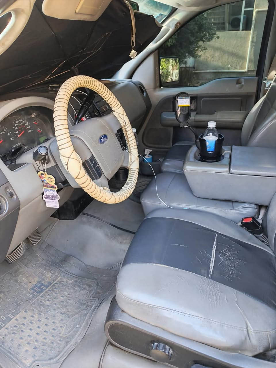 فورد f-150 موديل 2007 محرك 8 سلندر 5.4 السيارة خليجي وبيهه طخة جوة قبق البانزين ومصلحة 
دواخل مغلفة جلد السيارة نضيفه ونواقصهه كلش بسيطة تبريد ثلج رقمهه الدولي الجديد بأسمي سعرهة 100 ورقة وبيهه مجال مكان السيارة بغداد  للاستفسار:
***********
