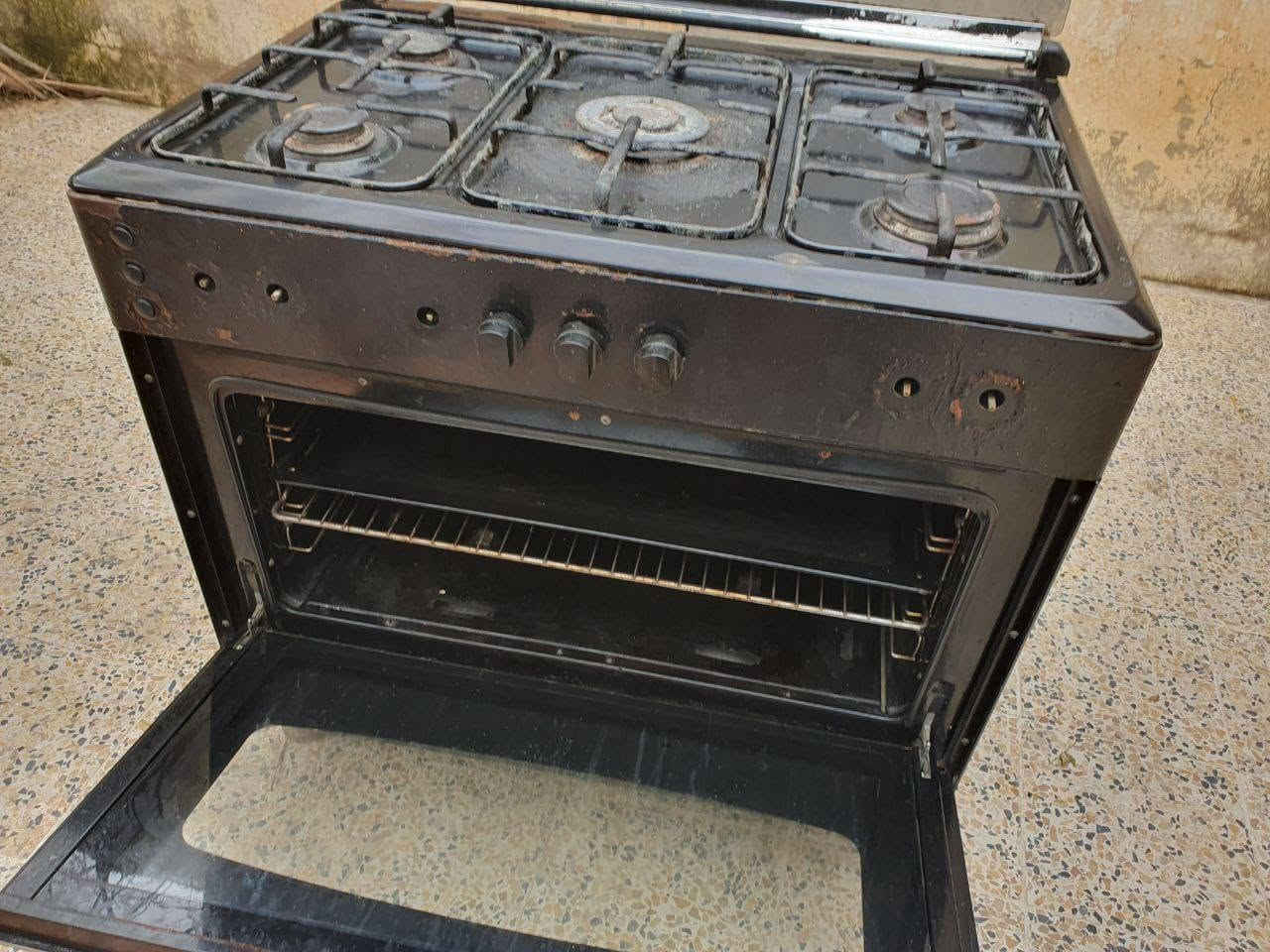 طباخ ابيعو فحم السعر 20
***********
