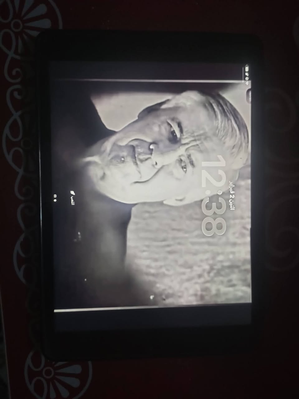 ايباد 9 ذاكره : 64 

مامفتوح ولا مبدل بيه ايشي 
نضيف كلش . بيه لزكه وكفر وشاحنه موجوده 

بطاريته كلش مامتعوبه ومحافض عليه 

مكفول من كلشي . السعر : 225 بيه مجال حگ جيه 

عنواني ناصرية : مركز : ***********
