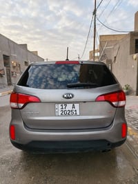 سورنتوا موديل 2015 وارد امريكي 2400 مكينه 4 ضربه نص من الباب وجاملغ ال...