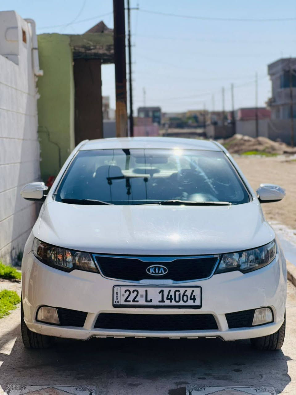 السلام عليكم سياره سيراتو خليجي موديل 2011 السياره كلين فقط ملاحضات بارد كير ومحرك شرط طخم تاير السياره جهازه من كلشي الشراي يتصل ***********
