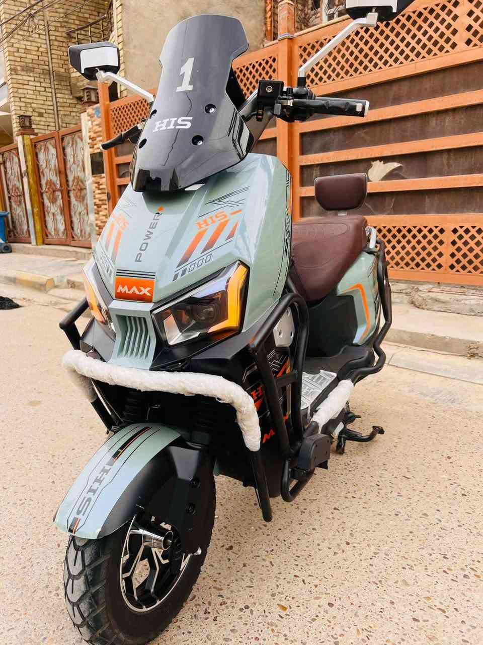 سلام عليكم ورحمه الله وبركاتو 
دراجه شحن الصاعقه موديل 2026
ملف 2000 عدد البطاريات 6”
عدد التحويلات 4 عداد السرعه100
عداد الكيلو متر 1066تقطع مسافه 70 k
 السعر 950 وبيه مجال بسيط جدا مكاني بغداد الزعفرانيه للااستفسار ***********
