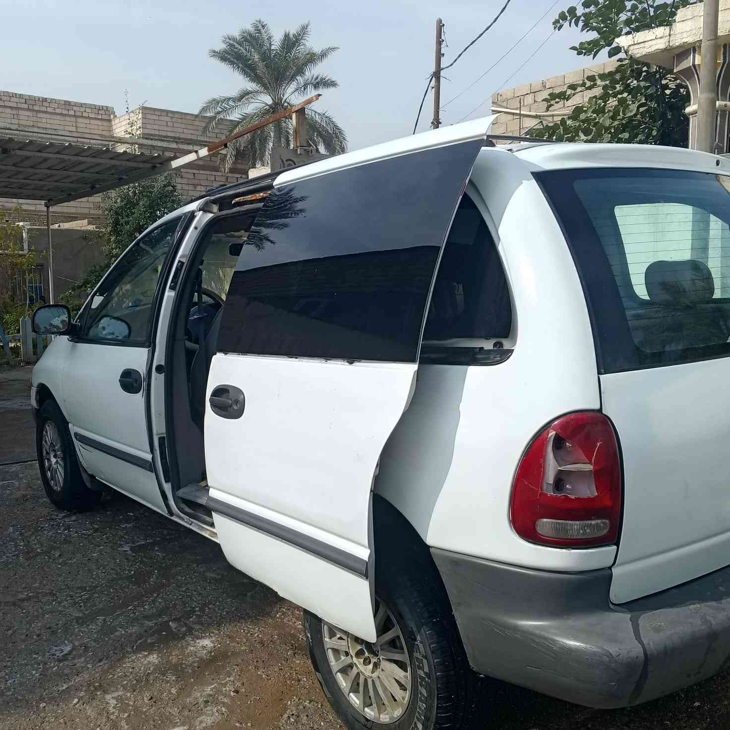 دوج كرفان موديل ٩٨محرك بلاد ٢٤٠٠ اوتماتيك محرك جديد تايرات تخم رقم بصره سعرها ٣٨وبيها
*********** البصرة, العراق
