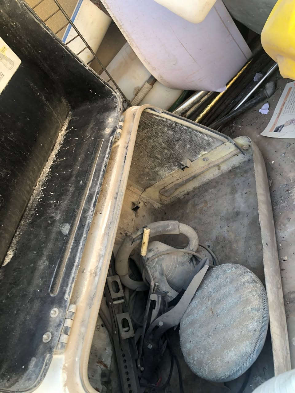 صندوق دلفري نضيف كلش بيه عازل حرار بدون اظرار يحتاج غسيل فقط ب٤٠الف بغداد الغزاليه ***********
