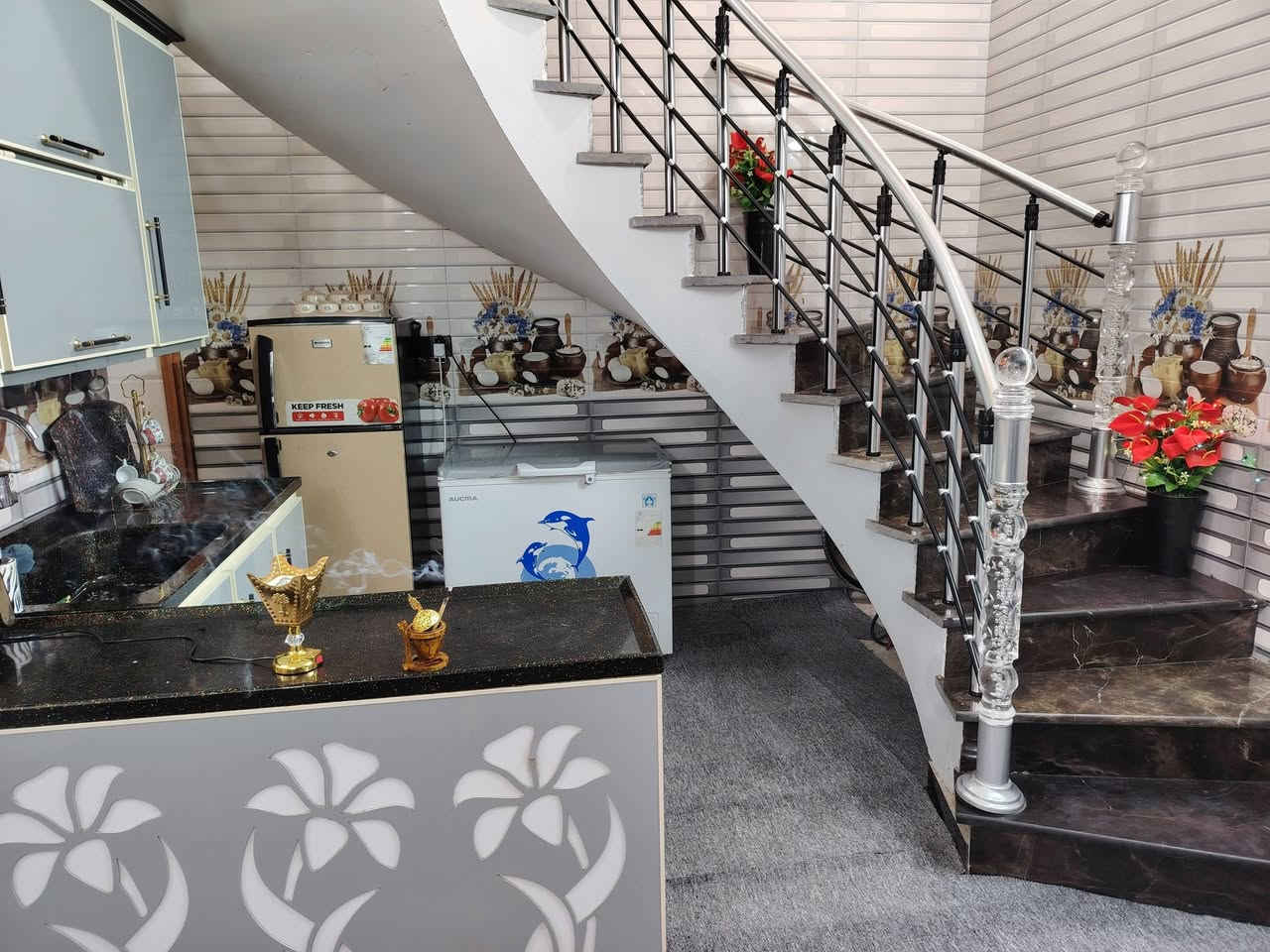السلام عليكم بيت ١٠٠ متر طابق واحد10×10 بناء حديث فول
***********
