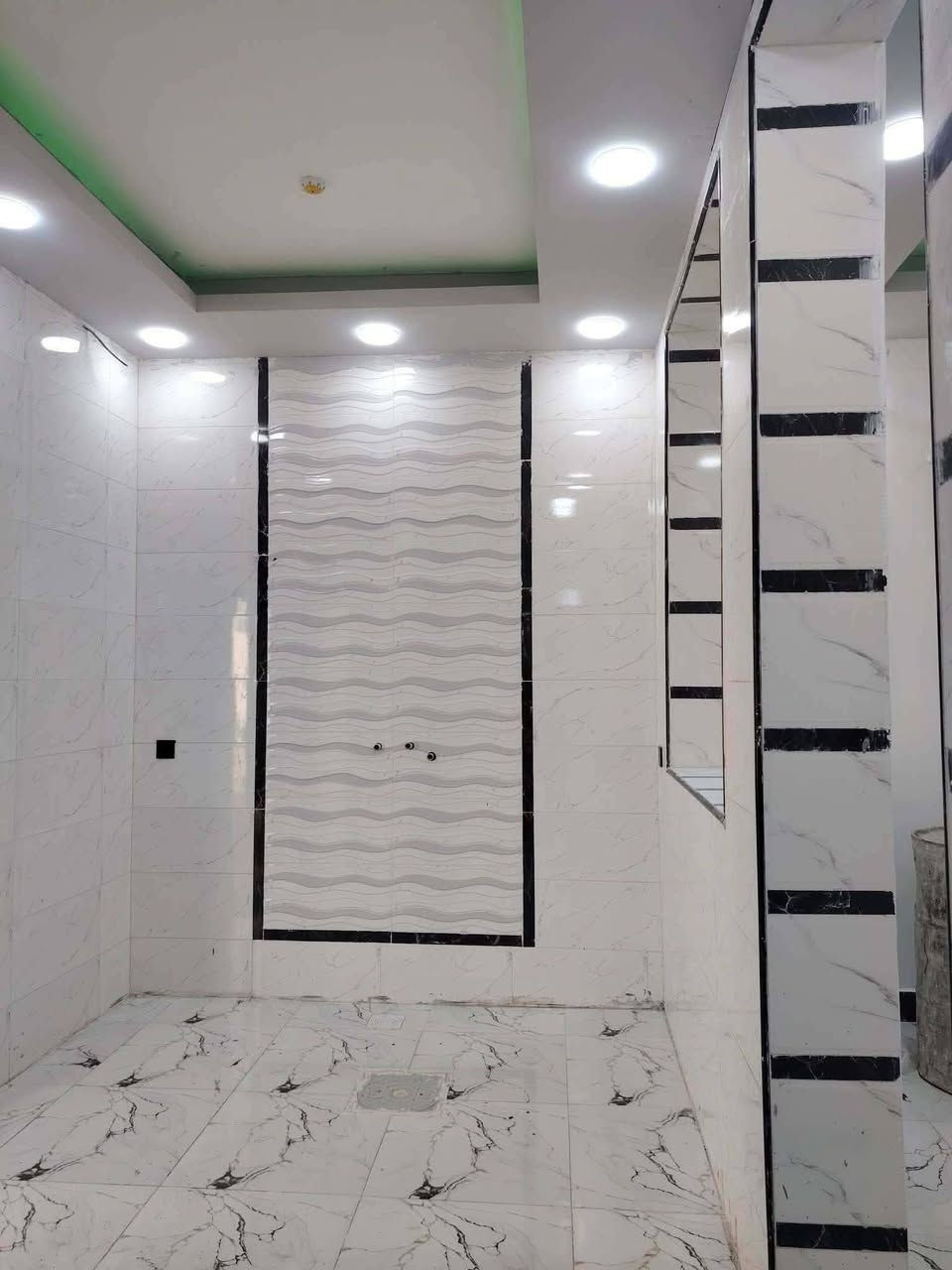 بيت للبيع مساحته 50متر يتكون من غرفه وصاله ومطبخ وحمام داخلي طابو زراعي سند 25قرار محكمه تتوفر جميع الخدمات للاستفسار الاتصال على الرقم التالي أو مراسله واتساب ***********
