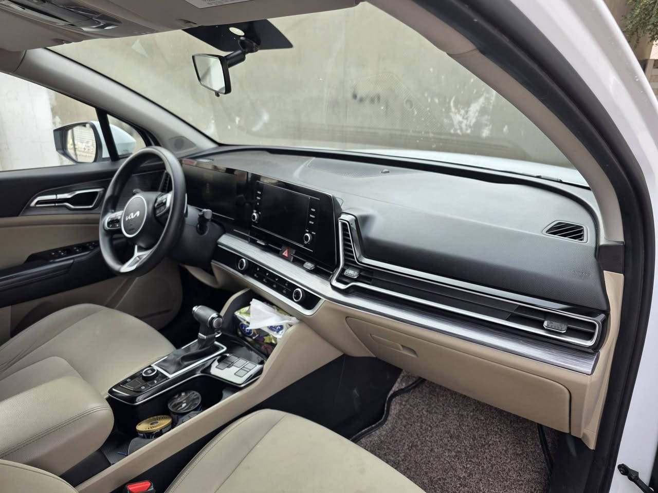 للبيع كيا سبورتج  خليجي
موديل ٢٠٢٣ ماشية ٣١٦٠٠ كم 
بيها بارد موضح بالصورة على كد ثلاث أصابع 
السعر ٢١٨٠٠$
***********
