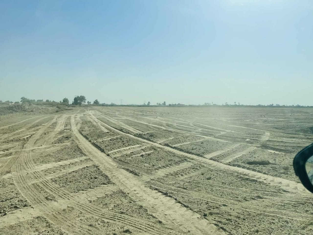 السلام عليكم
للبيع أرض زراعية سند ٢٥ على طابو المحموديه المساحه ٥ دونم فتح بيان ثاني يوم الموقع السريع الدولي الجسر الخامس تبعد عن السريع ٤ كيلوات أرض مخدومه كهرباء وماء وصالحه للزراعه أو الاستثمار  سعر الدونم ٢٠ مليون غير قابل للتفاوض لأن ماكو هيج أسعار ، لاستفسار صاحب الأرض مباشر ***********
