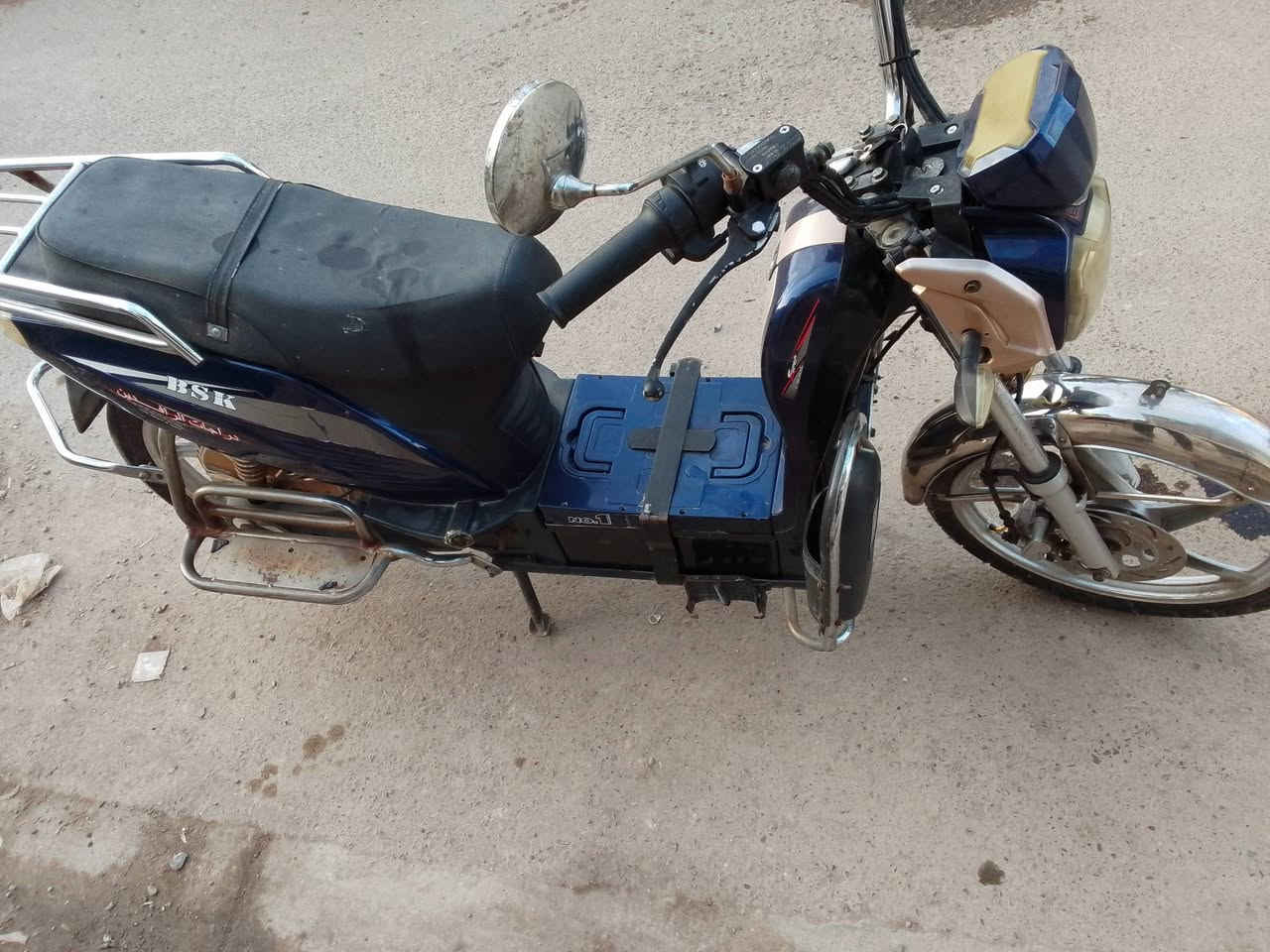 دراجه شحن هارلي للبيع نضافه مثل ماواضح كدامك بصوره دراجه خير من الله كل نقص ما بيها بس لايت ولاشاير بيهن قطع كهربائي بطاريات خمسه اكبار 32امبير/ مكاني بغداد السعر 350وبيها مجال لشراي ‏‪***********‬‏ واتساب اتصال
