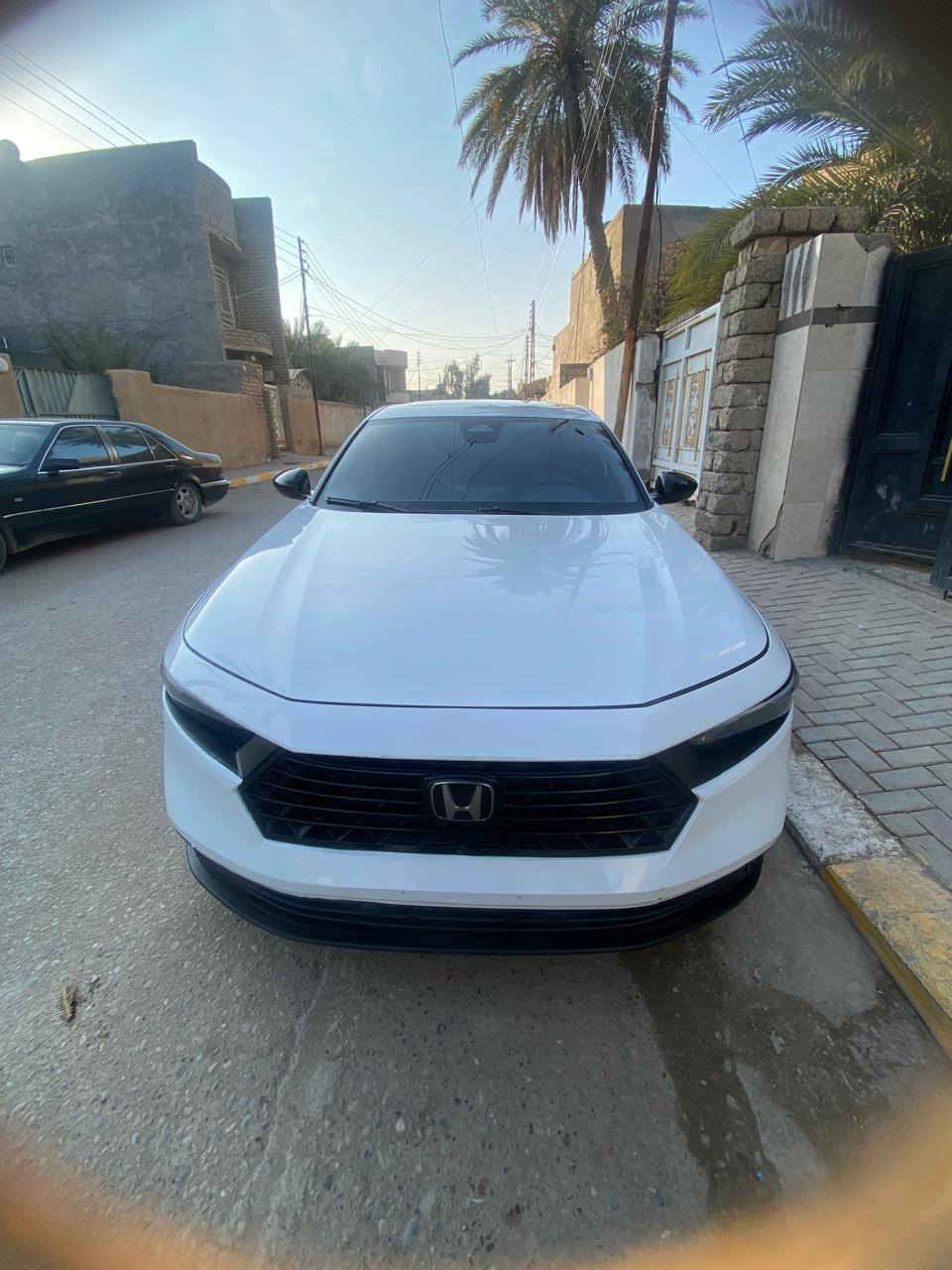 السلام عليكم هوندا اكورد سبورت موديل 2024  هايبرد ترقيم اي محافظه ماشيه 14الف mالضرر موضح بالمنشور صبغ البنيد والدعامية الاماميه سحب شاصي قليل السعر 190وبي مجال قليل  غير متواجد على الفيس للتواصل الاتصال ***********
