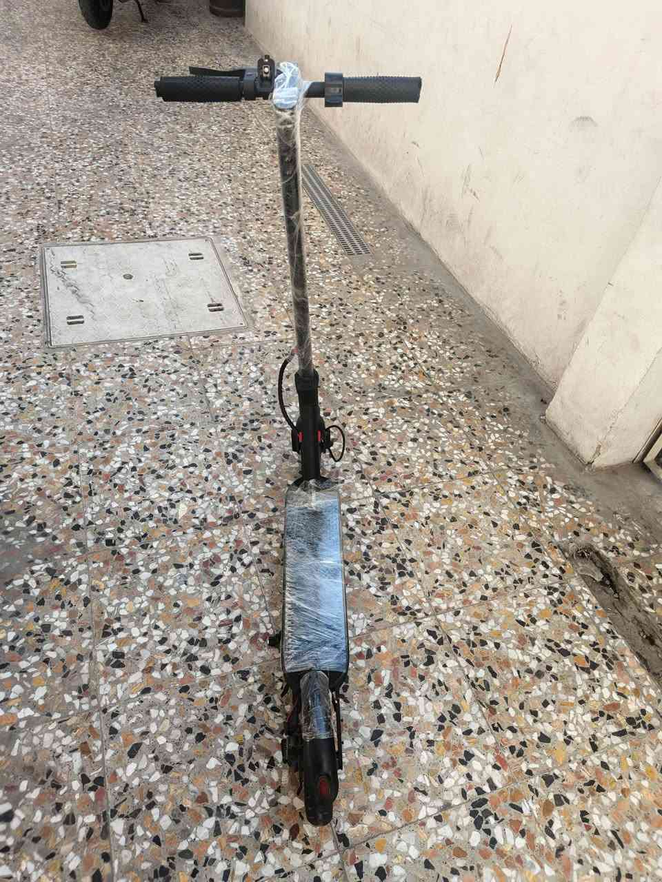 سكوتر شحن للبيع نظافة البطاريه ١٠٠٪ مكاني اعظميه عارضه ١٧٥ وبي مجال ***********
