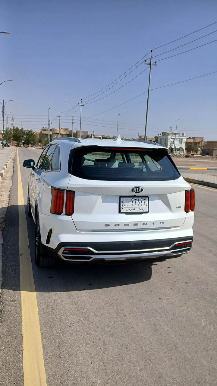 السلام عليكم   سورنتو موديل 2021 خليجي السياره كفاله عامه من كلشي ما عده اربع اصابع بارد بالجاملغ الايمن الامامي   المواصفات فول ما عدا البنوراما رقم واسط تحويل ثاني يوم السعر 267  وبيه مجال بسيط جدآ  رقم الهاتف ***********
