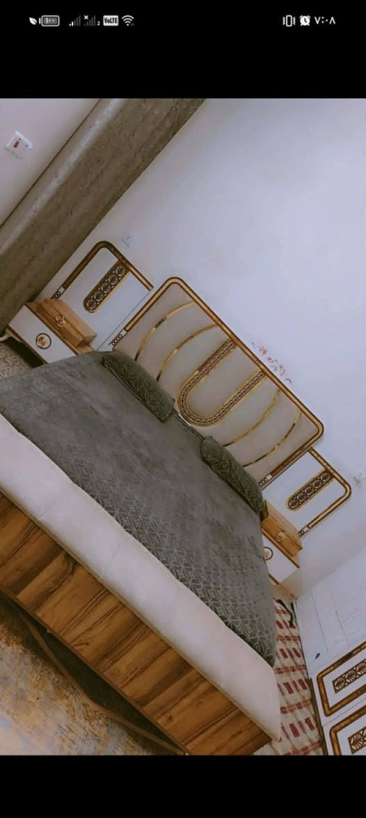 يا الله متاح غرفه تركي ضخمه عشر قطع كنتور وياه ملقح وجربايه وتابوت وميز مرايه ومرايه اضافيه وكومديات ثلاثه غرفه كامله نضيفه السعر 850 وبيها مجال العنوان البصره القبله حي القائم  
***********
