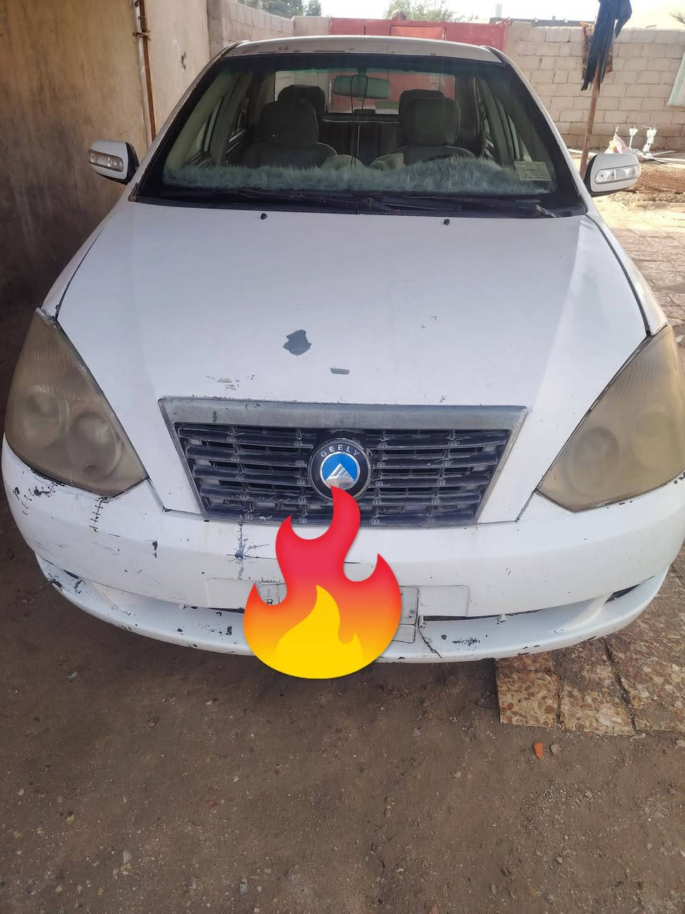 سياره جيلي موبل 2012 بيه جاملغ بيه طخه من وره واضحه بلتصوير بيه بطل واكف السعر 42 بيه مجال الاتصال علا هاذ الرقم ***********
