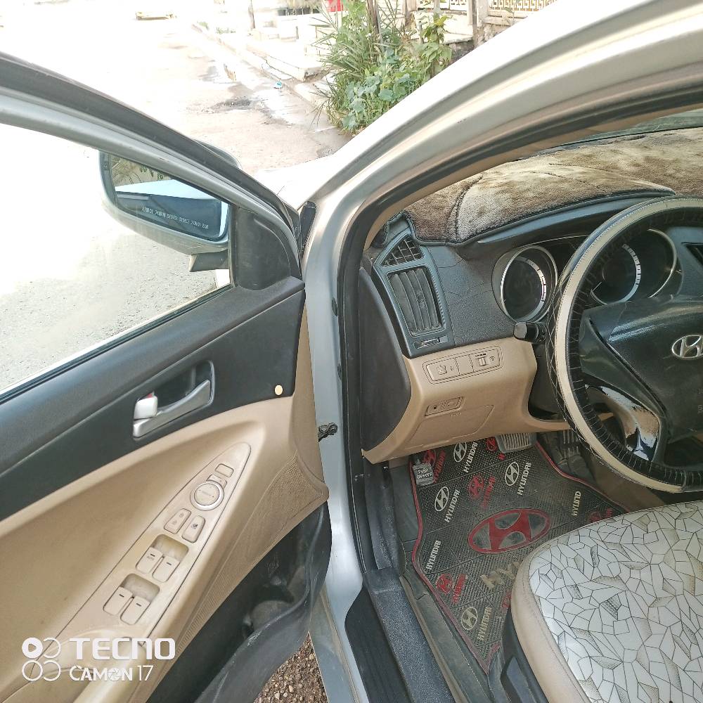 للبيع سوناتا موديل ٢٠١١ خليجية محرك ٢٤٠٠ دوش بأسمي رقم بغداد مكفولة من الصبغ والحادث بيها جراد بالبنيد والقمارة والجنطة رقم بغداد انكليزي مكاني بغداد غزالية السعر ١٠٨ ورقة رقمي ***********