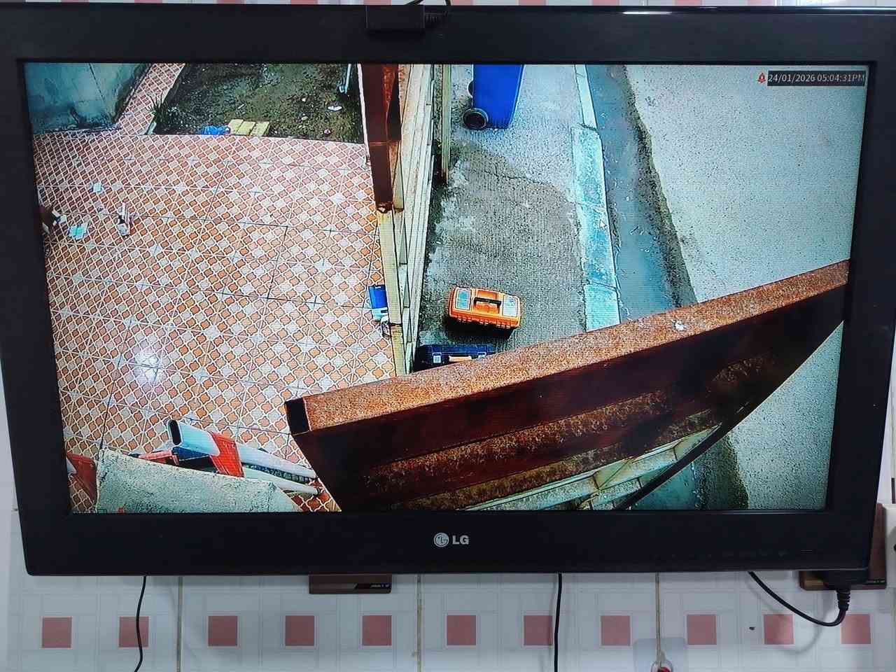 موقع عمل رقم 085
♦️تم تأمين احد المنازل في الناصرية / مجمع تينا
♦️بمنظومة كاميرات مراقبة  عدد (3)  
                           🔸شعارنا🔸
#جودة_العمل▪️ #سرعة_الانجاز▪️ #اتقان_التنفيذ
--------------------------------------
                نتابع معكم جودة ما نقدمة لكم
                           تفاصيل العمل :-
♦️ منظومة كاميرات مراقبة analog من شركة Dahua 

♦️ كاميرات مراقبة عدد ( 3 ) دقة وضوح 5MP

♦️ جهاز تسجيل 5MP 4CH 

♦️ جهاز UPS NEXT120W

♦️ طريقة التسليك ⬅️  ظاهري ➡️

♦️ الانهاءات ⬅️  بوكسات بلاستك ➡️

♦️ تقنية التصوير الملون full color  ٤ لدات

♦️ الكاميرات بزاوية رؤية 3.6mm تدعم تسجيل الصوت

♦️ تم تجهيز مواد العمل من مكتب المرتضى للكاميرات والالكترونيات    وكيل شركة دهوا في ذي قار

♦️ تم ربط الكاميرات علئ الهاتف والمشاهدة عن بعد
---------------------------------------
مستعدين لتنفيذ المنظومات ادناة

♦️منظومات كاميرات المراقبة CCTV 
♦️منظومات الإنترنت Network System
♦️منظومات الصوت Sound System
♦️منظومة الانذار المبكر عن الحريق Fire Alarm 

---------------------------------------
من اجل خلق مجتمع امن وذكي وللحد من الجرائم وعمليات السرقة وتوفير حماية للممتلكات الخاصة والعامة
               ((((في محافظة ذي قار - الناصرية ))))) 
مستعدين لتنصيب وصيانة كاميرات المراقبة في ( المنازل / المحال التجارية / الشركات / المدارس / المشاريع / المعامل / الدوائر الحكومية )
بوجود كادر هندسي وفني احترافي متخصص وبأسعار مناسبة

متمرسين علئ كافة انواع الكاميرات نظام ip + انلوك
( Dahua /Hikvision / Aswar / XVision / HiLook / Unv /ezviz / Axsis/ Samsung / tindy)

1)تنصيب وبرمجة وصيانة كاميرات ip + انلوك
2)تنصيب وبرمجة وصيانة وتحديث  اجهزة NVR + DVR
3) برمجة ونصب الكاميرات المتحركة PTZ
4) برمجة ونصب كاميرات ال WiFi وربطها علئ الهاتف
5)نصب وبرمجة كاميرات التقاط ارقام السيارات ANPR
6) برمجة وادارة ستورجات الخزن  وسستمة المنظومات والمشاريع الكبيرة 
7) برمجة النانوات وربطها لنقل صورة الكاميرات لمسافات بعيدة P2P
8)تأسيس وتسليك وتفييش جميع انواع الكيبلات RG45 و BNC وبكافة الطرق ( ترانك / بوري / فلكسيبل / دفن / ظاهري) 

للتواصل معنا :
فيس بوك : القمة لتنصيب وصيانة كاميرات المراقبة
واتساب : ***********
انستكرام : alqama.97

-------------------------------
 #القمة_لكاميرات_المراقبة #cctv_iraq #cctv_camera_installing #تنصيب_كامرات #كاميرات_مراقبة_منازل #كاميرات #كاميرات_المراقبة #كاميرات_متحركة #كاميرات #فني_كاميرات_مراقبة #dahua #dahuatechnology #dahuamena #hikvision #hikvisioncctv #hikvision_cctv
#Aswar #unv #العراق #الناصريه #ذي_قار #شارع_الامام_علي #حي_الشهداء #جا_غير_هي_الناصرية #جا_غير_احنه_ولد_الناصريه #الناصرية_الان #تركيب_كاميرات_مراقبة
Dahua Technology MENA  Dahua Technology Technology Dahua CCTV Dahua Technology Saudi ركن التقنية للحلول التكنولوجية *********** Hikvision هيكفجن ذي قار - Hikvision Thi Qar Hilook Distributor in Iraq Ezviz Distributor in lraq EZVIZ Aswar Aswar Academy شركة رؤيا بابل للحلول الأمنية شركة شمس المعرفة TAT شركة زهرة التوليب شركة الليث ذ.م.م شركة الشذر لكاميرات المراقبة و انظمة الحماية نظرتي للحلول الامنية المكاملة  شركة المشكاة شركة ارسال للإتصالات وكاميرات المراقبة
علي عبد الله السهلاني AHMED MUNEER الكهف لكاميرات المراقبة وشبكات الإنترنت 4K هيثم عباس شركة المشكاة Hikvision Hilook Distributor in Iraq
