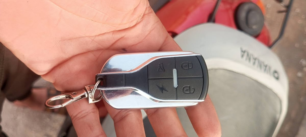 للبيع 125 وبيه مجال مكينه ناعمه بس شاصيه ملحوم لاتصال *********** متواجد فيس دراجه تشتغل بصمه
