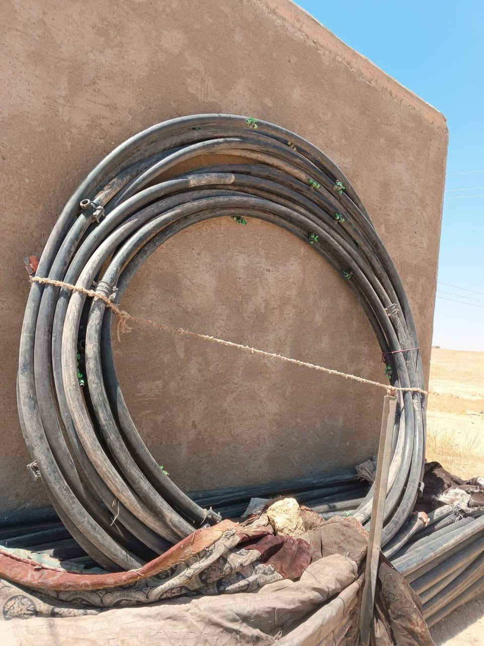 ياالله اسلام عليكم البيع صوندةام النجين طول 100مترهيةاوحنفياتهةالسعر150الاتصال ***********
