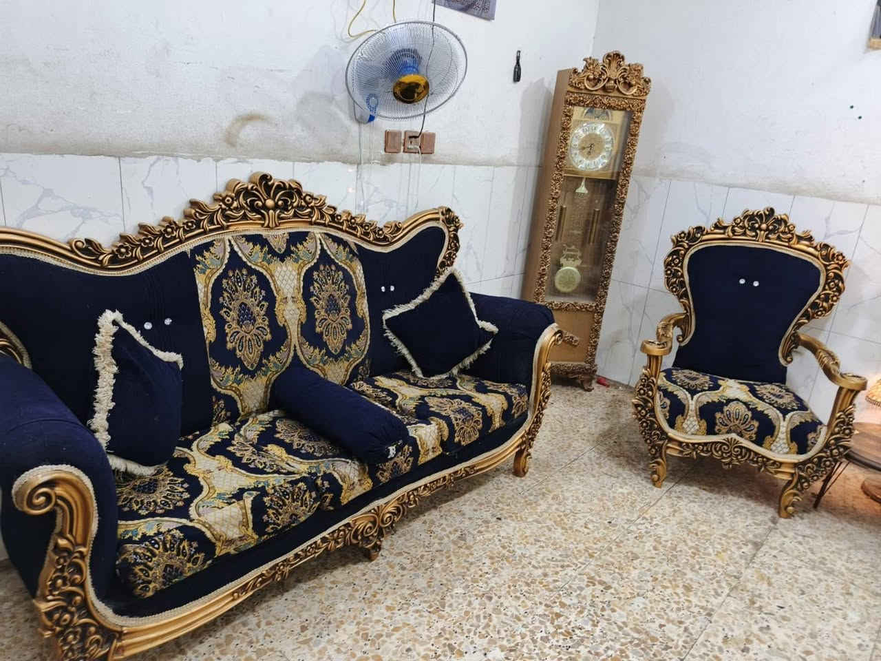 تخم 10 مقعد نظيف
سعره 450 وبي مجال مكان
 البياع يوجد توصيل بكروه ب واتساب
 ***********
