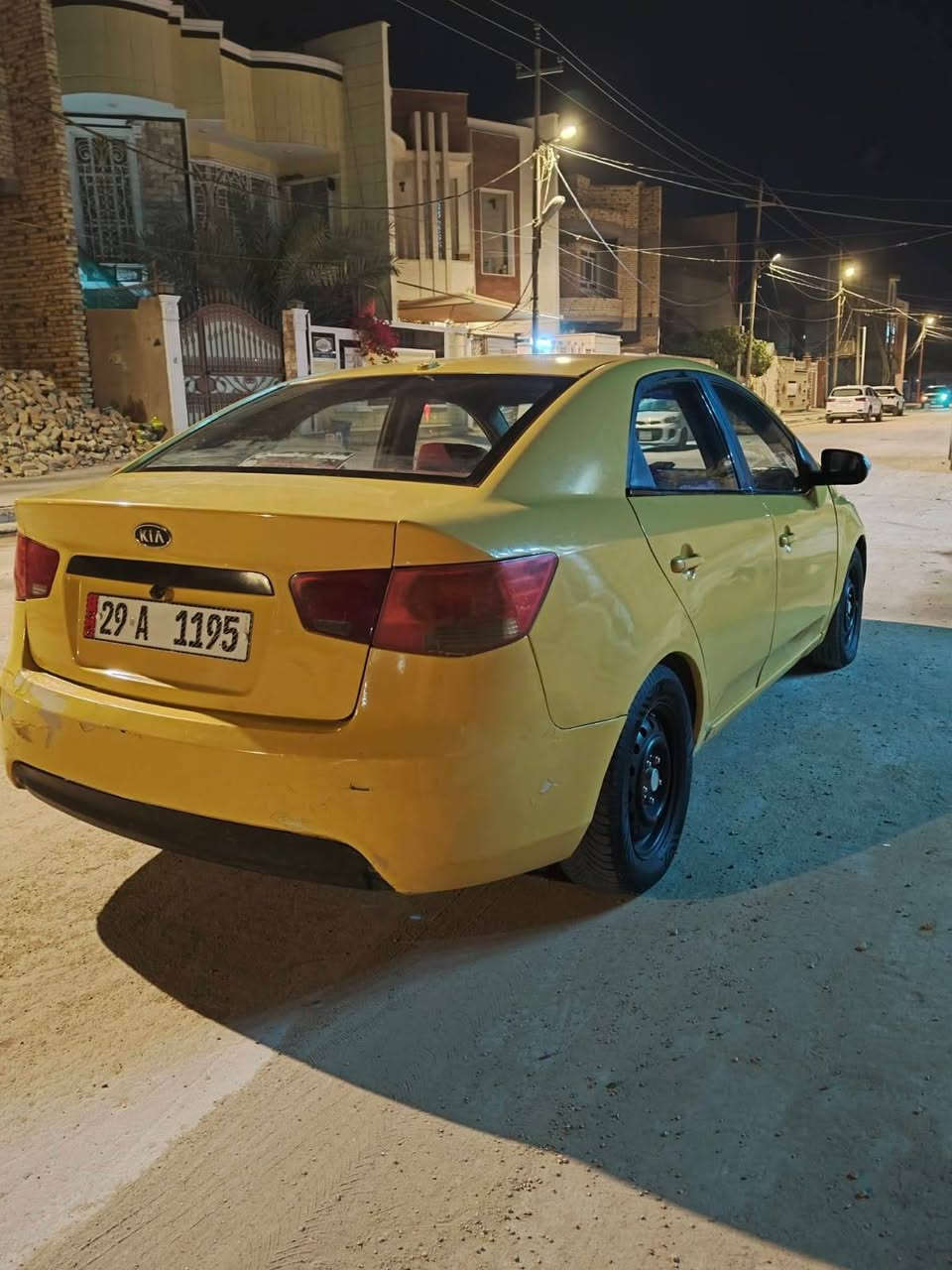 سلام عليكم شباب سيارة فورتي موديل ٢٠١٠للبيع رقم واسط تحويل ثاني يوم 
سيارة حلوة وجاهزة كير مكينة تبريد خير من الله 
 حادثهة فقط جاملغ امامي بدون دواخل 
مكاني بغداد الزعفرانية سعر المطلوب  ٧٠ وبيها مجال

تصال ع رقم ***********
