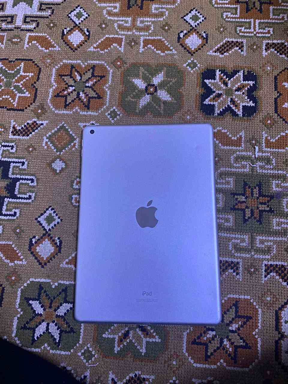 سلام عليكم ايباد 7 نضافه 90% بس فطر بسيط كلش بشاشه ما متثر ابد وهاذ الموجوده لاسق(سعر 250)عنوان بغداد البلديات *********** واتساب فقط
