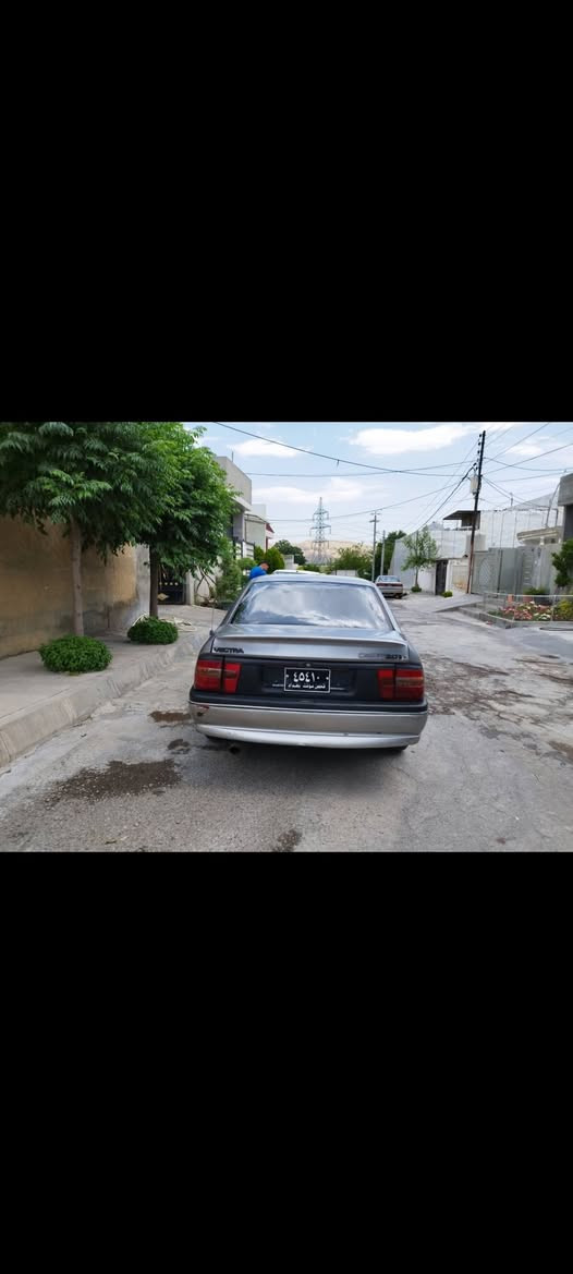 ئۆپڵ ڤیکترا مۆدێل 1991 ئاڕم و سەنەوی بەشەرتە کامل بۆیاخ بۆ جوانی و لەسەر کاڵبونەوە کراوە گێڕ و مەکینەو تەقەو ڕەقەو کارەبای بەشەرت مەکینە 20 سەیارەیەکی زۆر بەکێش و مەزبوت  و بەهەڵمەتە سعری 34 وەرەقەو کەمێ مەجال . شوێن سلێمانی بازیان 
ژ.م *********** شمشمل, السليمانية
