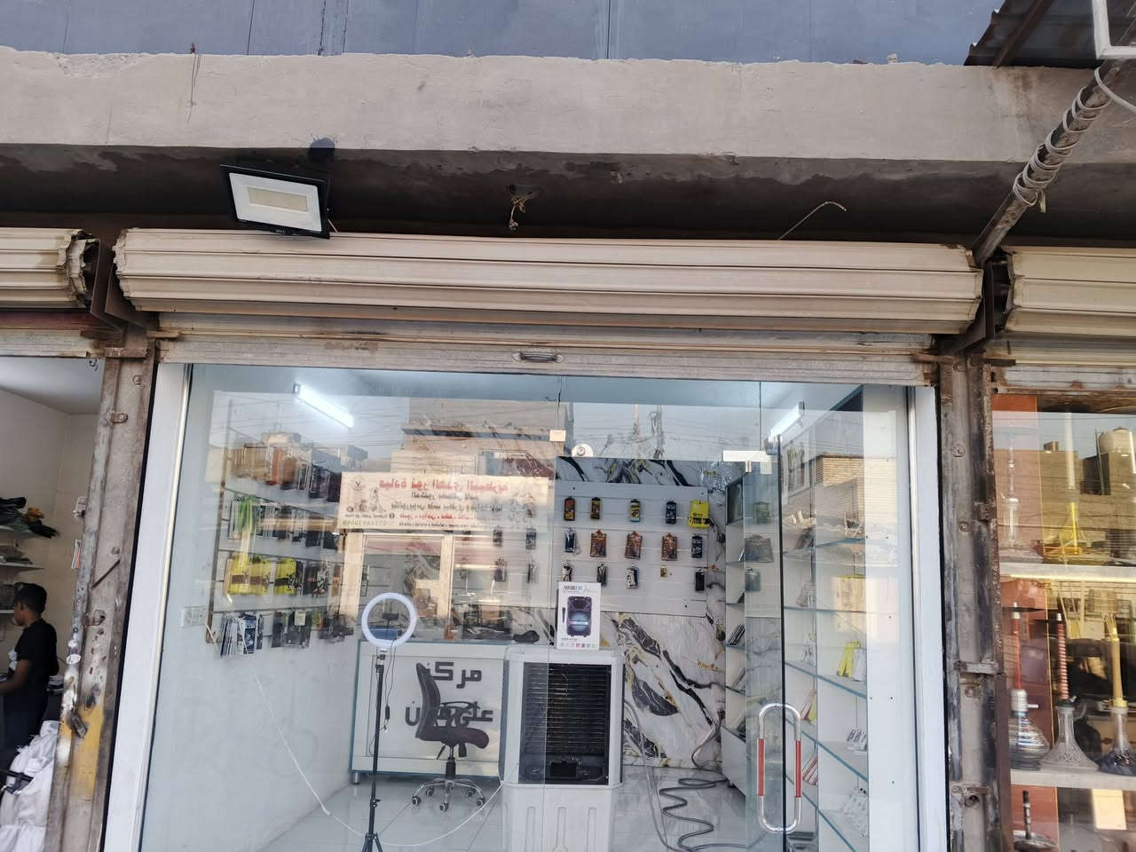 سلام عليكم محل للبيع بسبب عدم تفرغ وسعر مناسب مكان حبيبيه اني عسكري وماعندي مجال ايجارة 180 مع كهرباء وانترنت*********** وشارع تجاري وخير من الله
