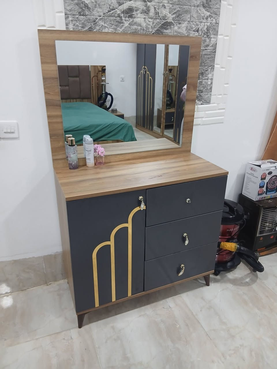 السلام عليكم غرف نوم نظيفه كلش للبيع العنوان رابرين ***********واتساب
